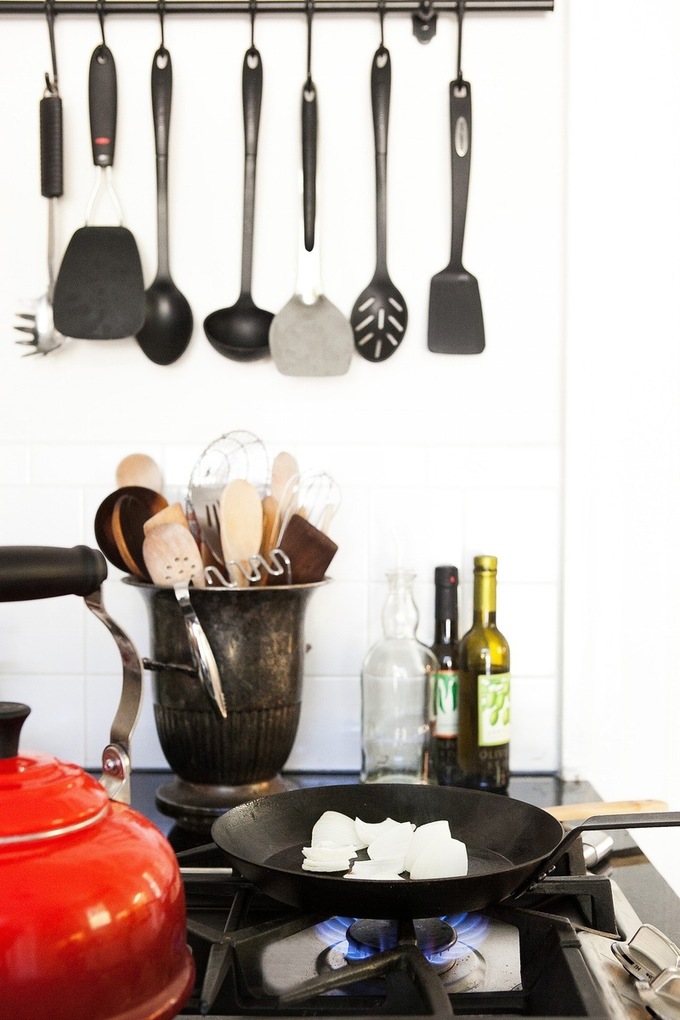 How To Clean Greasy Kitchen Walls, Backsplashes, and Cupboards